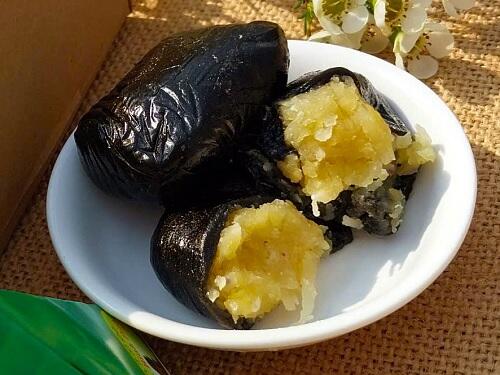 Bánh ít lá gai nhân đậu xanh dừa