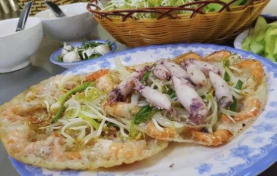 Bánh xèo mực và tôm nhảy tại quán Anh Vũ Quy Nhơn